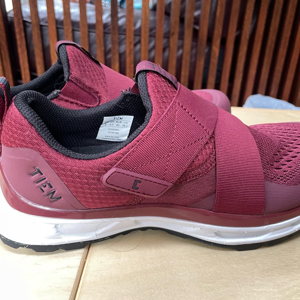 TIEM Women's Burgundy Athletic Shoes